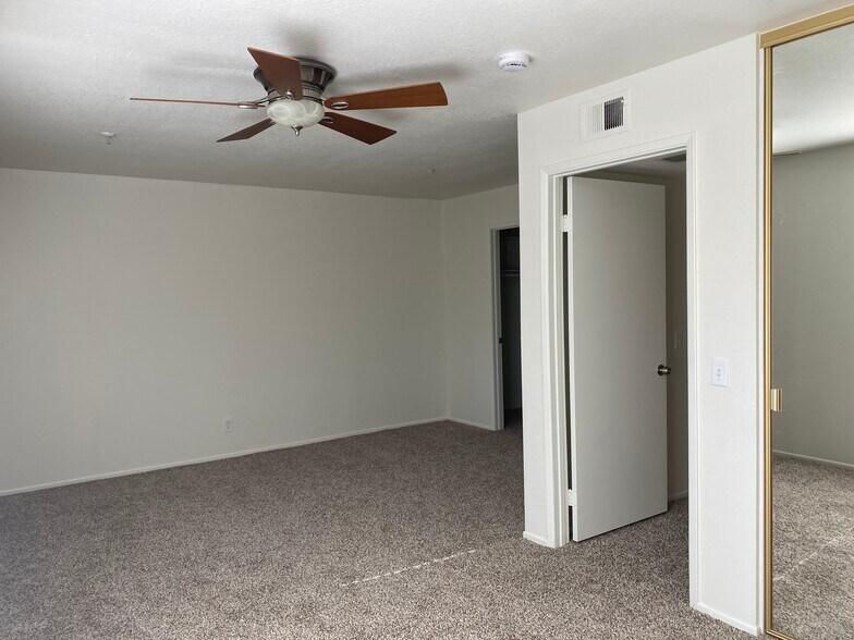 Building Photo - 18252 Parkview Ln