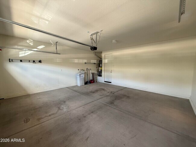 Building Photo - 263 E Lantana Dr