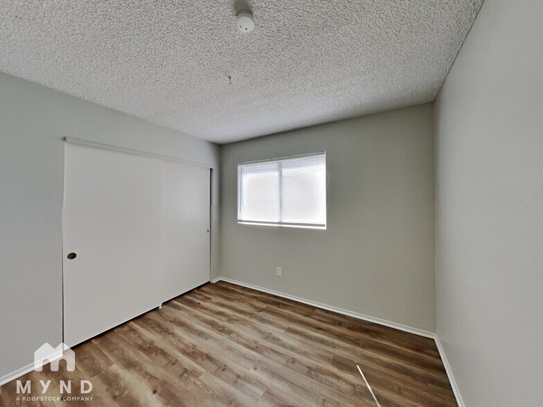 Building Photo - 1328 Sun Point Dr