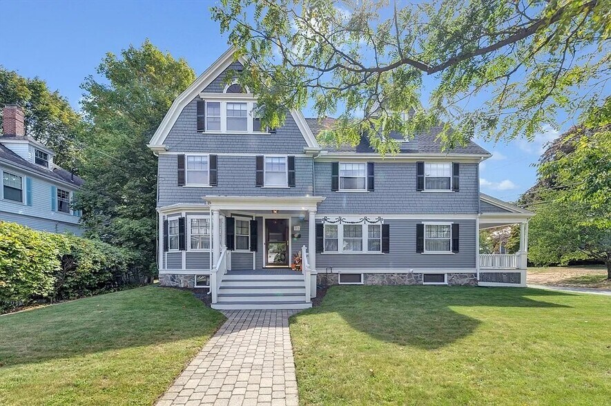 Building Photo - 112 Church St