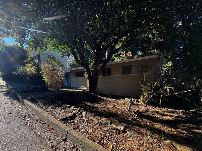 Building Photo - 3 Bedroom 2 Bath Home Located in Arcata!