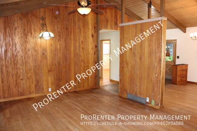 Building Photo - 415 N 400 E