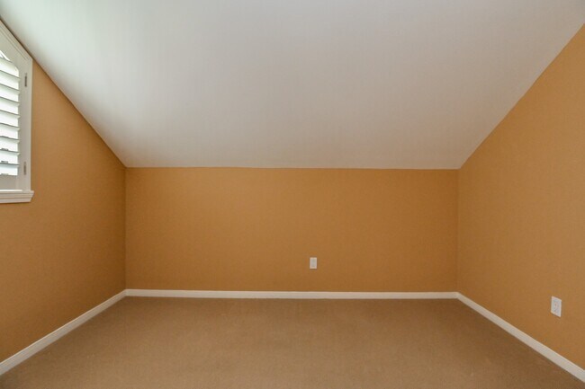 Building Photo - 294 Sugar Berry Cir