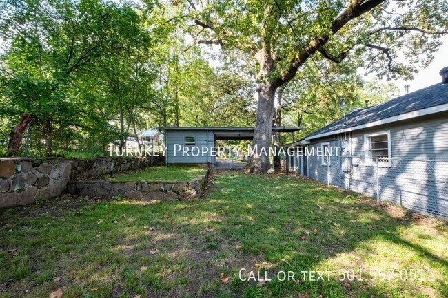 Building Photo - 324 N Jackson St