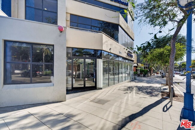 Building Photo - 8704 Santa Monica Blvd