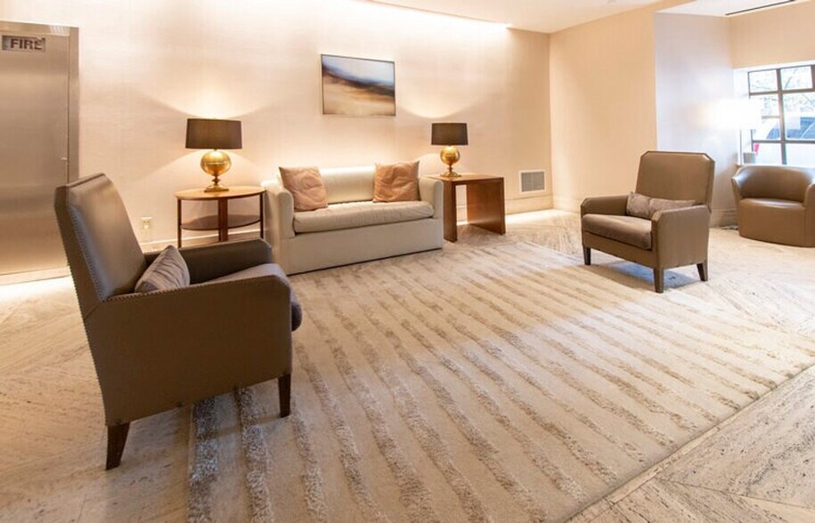 Building Photo - 413 E 50th St