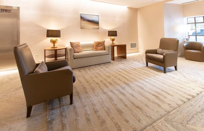 Building Photo - 413 E 50th St