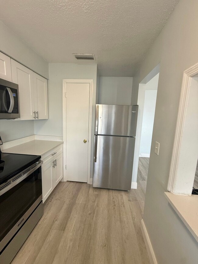 Building Photo - 4730 Coquina Key Dr SE