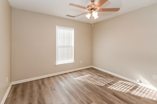 Building Photo - 3015 Mallard Forest Dr