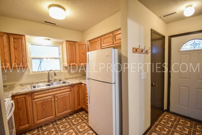 Building Photo - 1st Month Is Free! 3 Bedroom 1.5 Bathroom ...