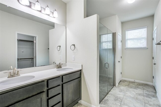Building Photo - 9804 Tolima Dr
