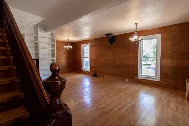 Building Photo - 802 S 10th St