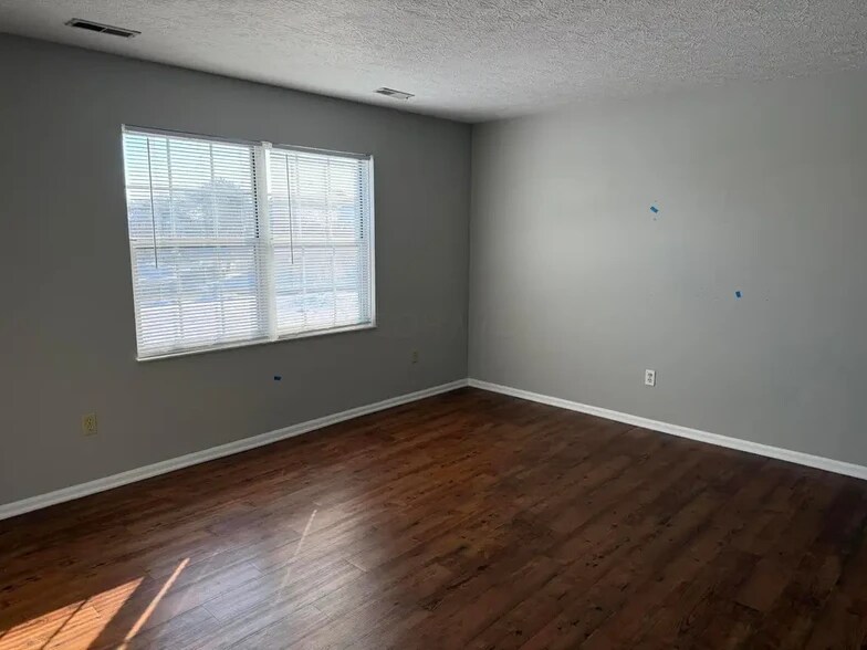 Building Photo - 7887 Thornfield Ln