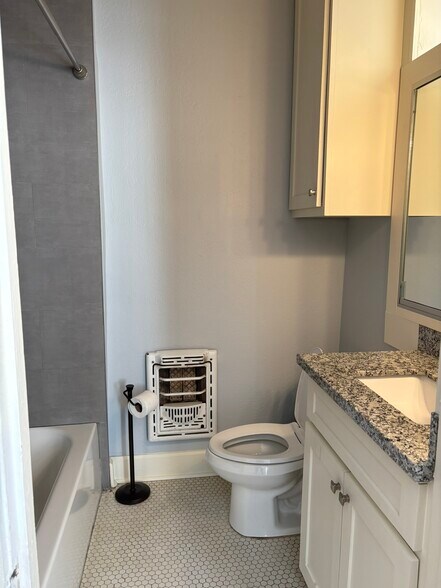 similar bath - 2023 Kleinert Ave