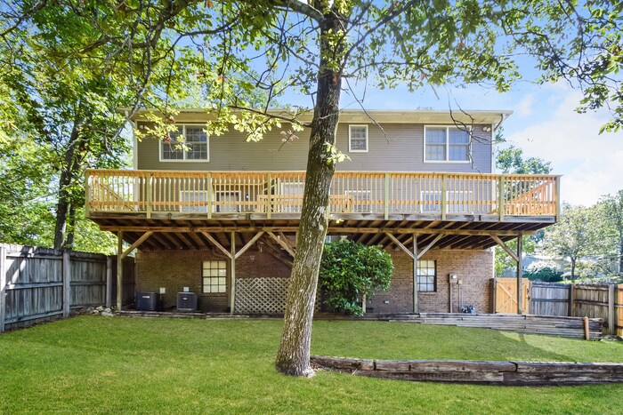 Building Photo - 233 Port S Ln