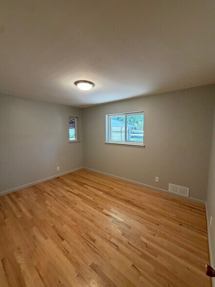 Building Photo - 1025 Estes St