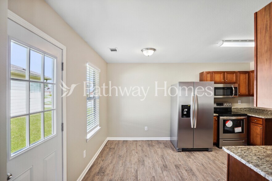 Building Photo - 310 Lakeview Trail