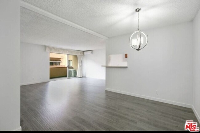 Building Photo - 855 Victor Ave