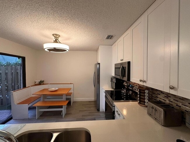 Building Photo - 1728 Shoreside Cir