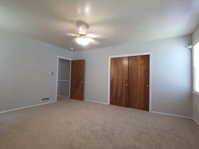 Building Photo - 109 Tanglewood Dr