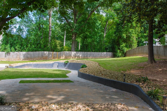 Building Photo - 4090 Land O Lakes Dr NE
