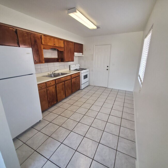 Building Photo - Cozy 2 BR in Brawley
