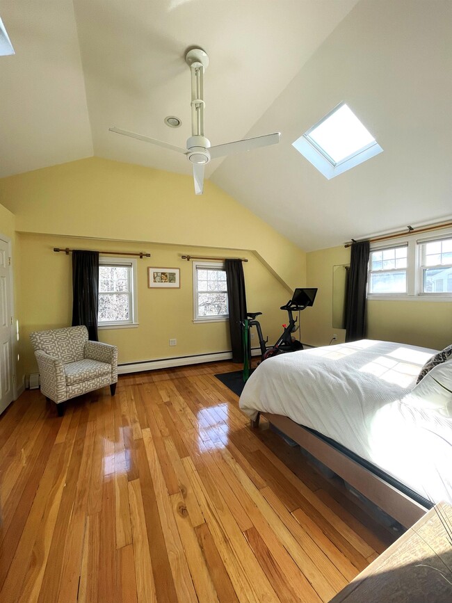 Building Photo - 36 Burroughs St