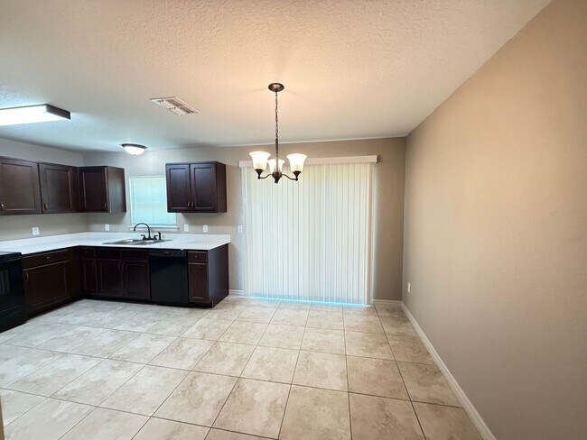 Building Photo - BEAUTIFUL 3 Bedroom 2 Bath Home in Ocala!!