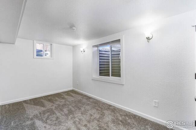 Building Photo - 2025 Orchard Pl