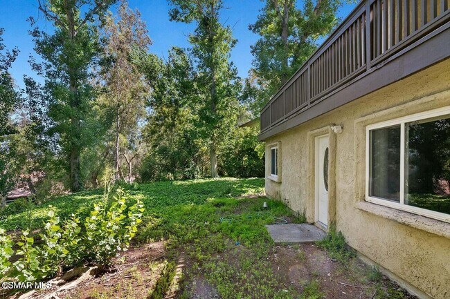 Building Photo - 12 Sparrowhawk Ln