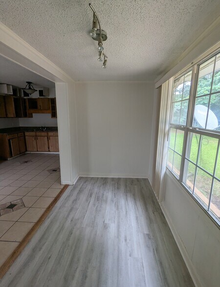 Building Photo - 2704 Astoria Dr