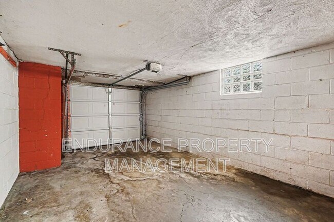 Building Photo - 937 Grand Ave