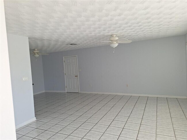 Building Photo - 22191 New Rochelle Ave