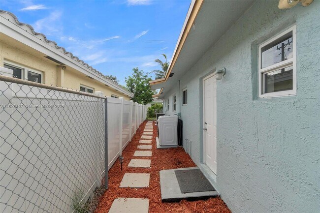 Building Photo - 1430 NW 27th Ave