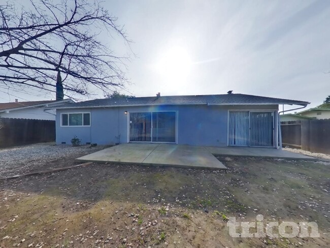 Building Photo - 378 Acacia St