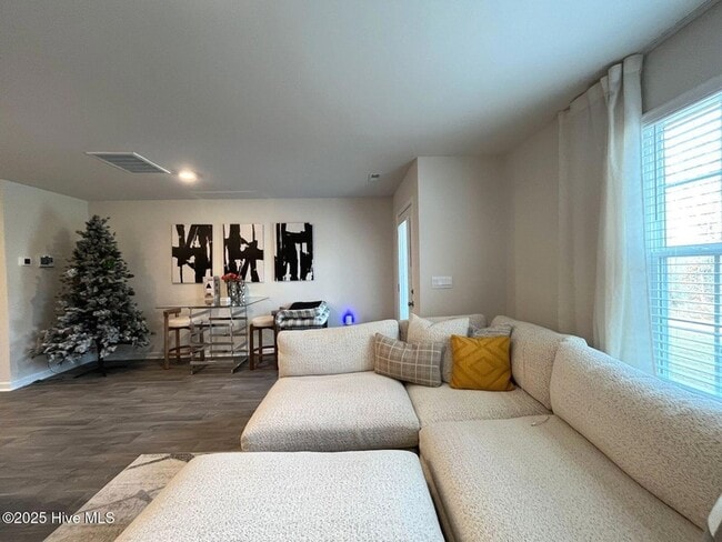 Building Photo - 2705 Gracie Ln