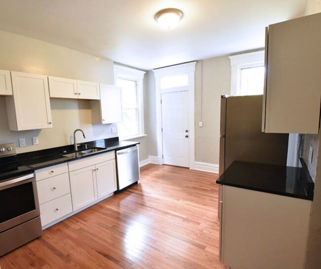 Building Photo - 2355 N High St