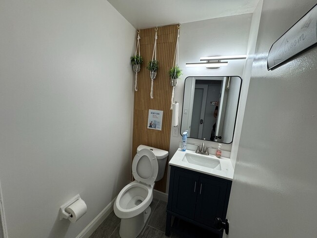 Building Photo - 5401 Alhambra Dr