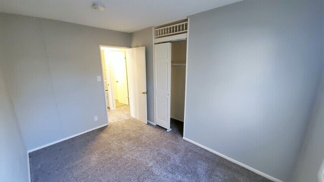 Building Photo - 372 26th Ave SW