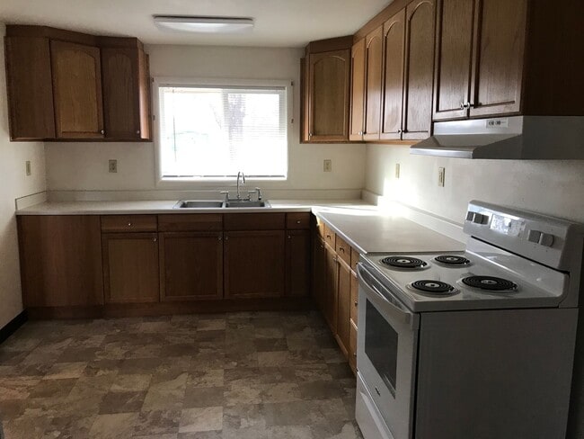 Building Photo - Very cute and centrally located 3-bedroom