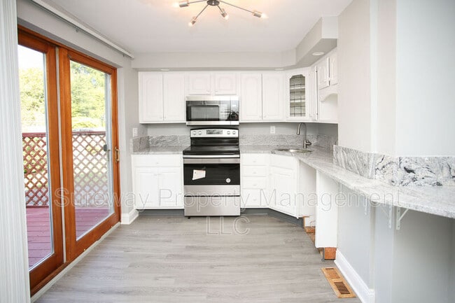 Building Photo - 220 S Church St