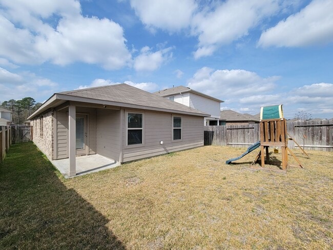 Building Photo - Welcome to your next home in the heart of Downtown Cleveland, Texas! This inviting 3-bedroom, 2-b...