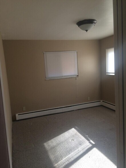 Building Photo - 15130 Fenkell Ave