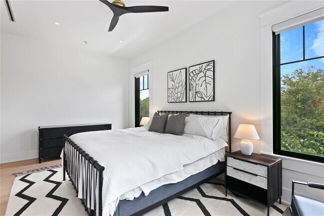 Building Photo - 319 W Frances Ave