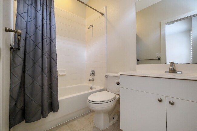 Building Photo - 2437 South Blvd