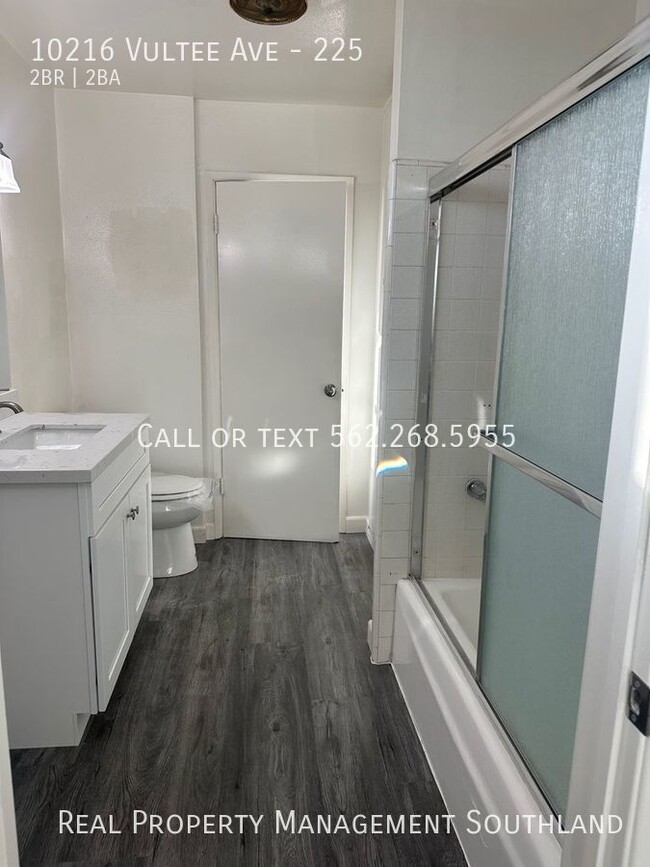 Building Photo - 2 Bedroom/ 2 Bath Spacious Apartment in Do...