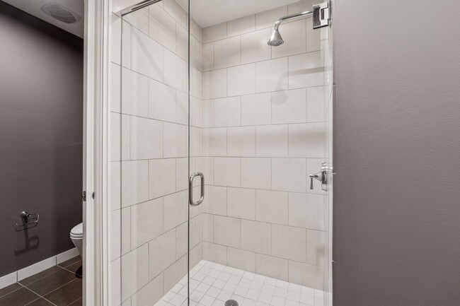 Building Photo - Luxury Living in Buckhead!