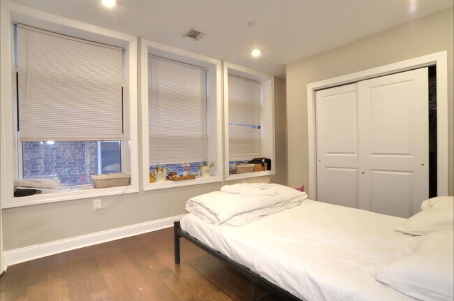 Building Photo - 2866 John F. Kennedy Blvd