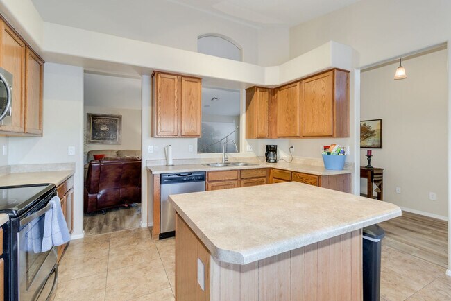 Building Photo - 1116 S Ironwood Ct