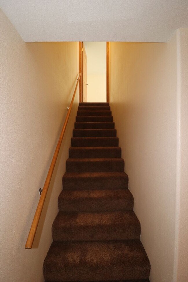 Building Photo - Spacious Home for rent!